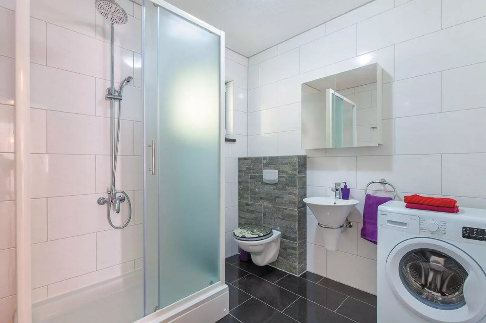 Apartments Palma - Two Bedroom Apartment with Balcony and Sea View  ( Veliki )-Bathroom