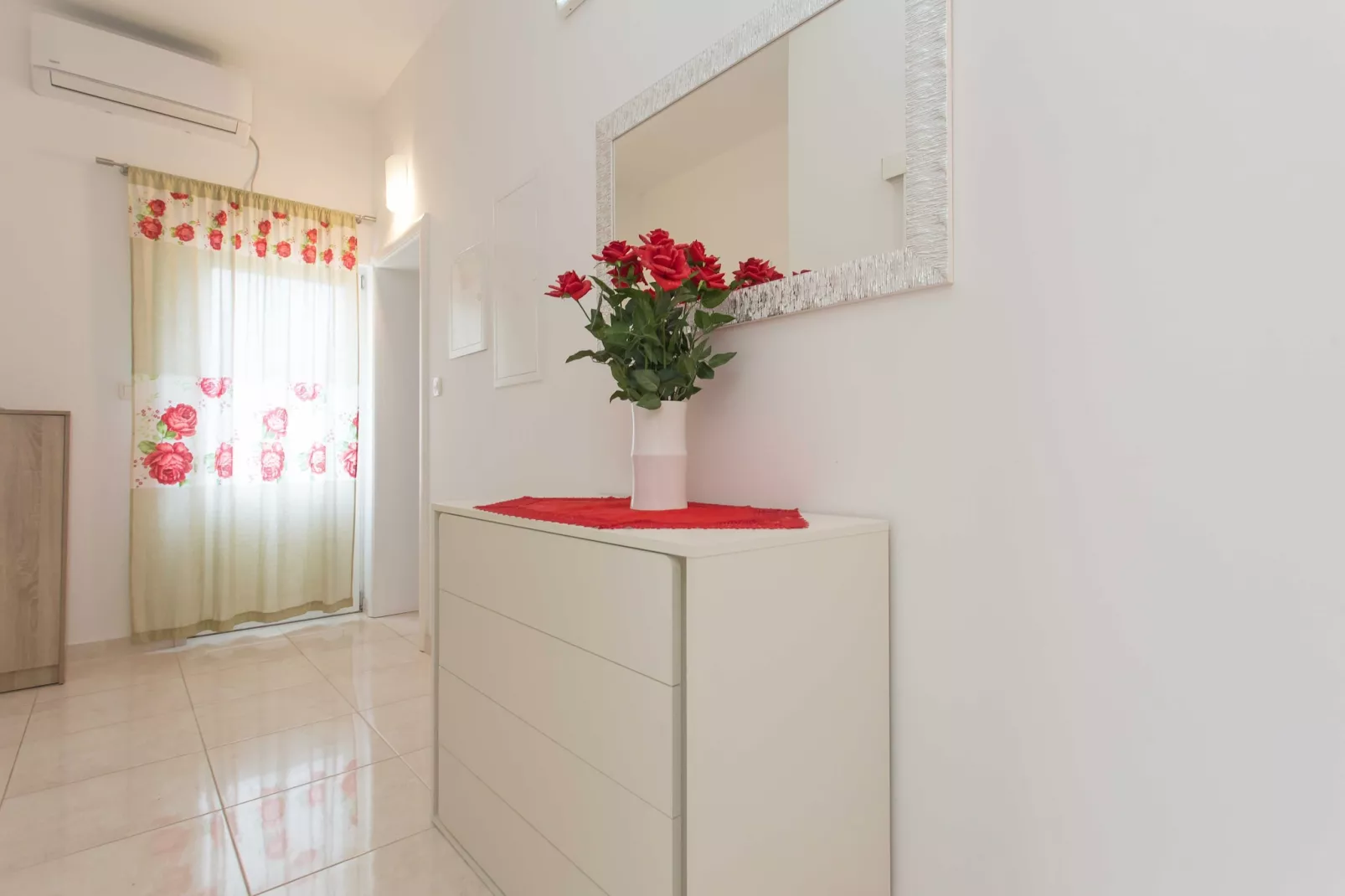 Villa Tomic - Four-Bedroom Villa with Private Pool-Indoor