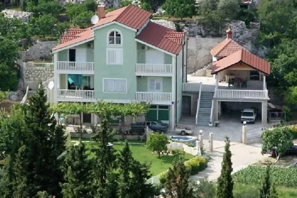 Stipan-Exterior summer