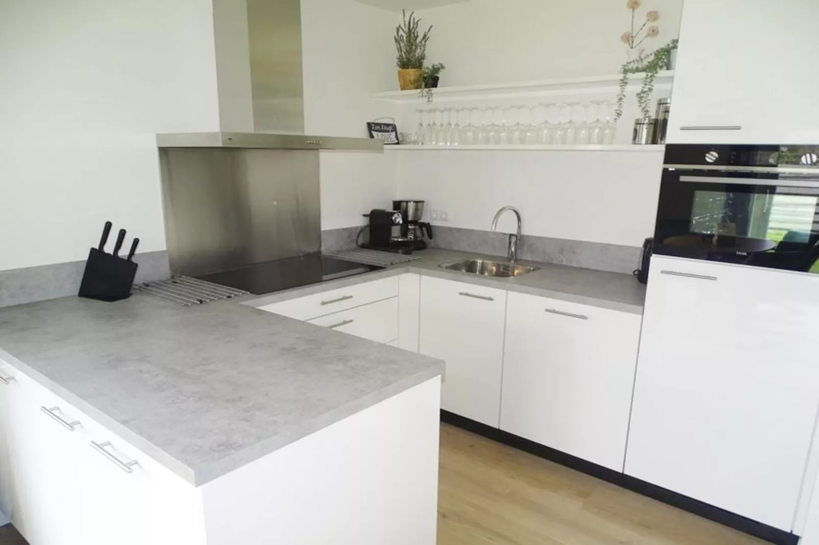 Schoneveld 114 Zeemeeuw Breskens-Kitchen