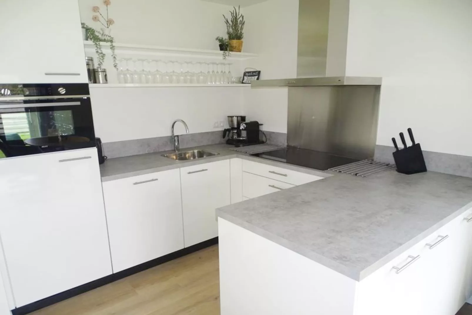 Schoneveld 114 Zeemeeuw Breskens-Kitchen