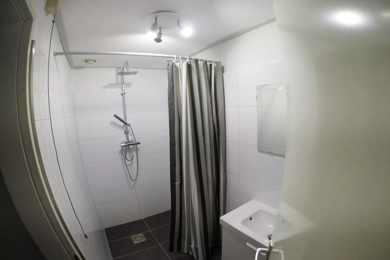Schoneveld 137 Duinroos Breskens-Badezimmer