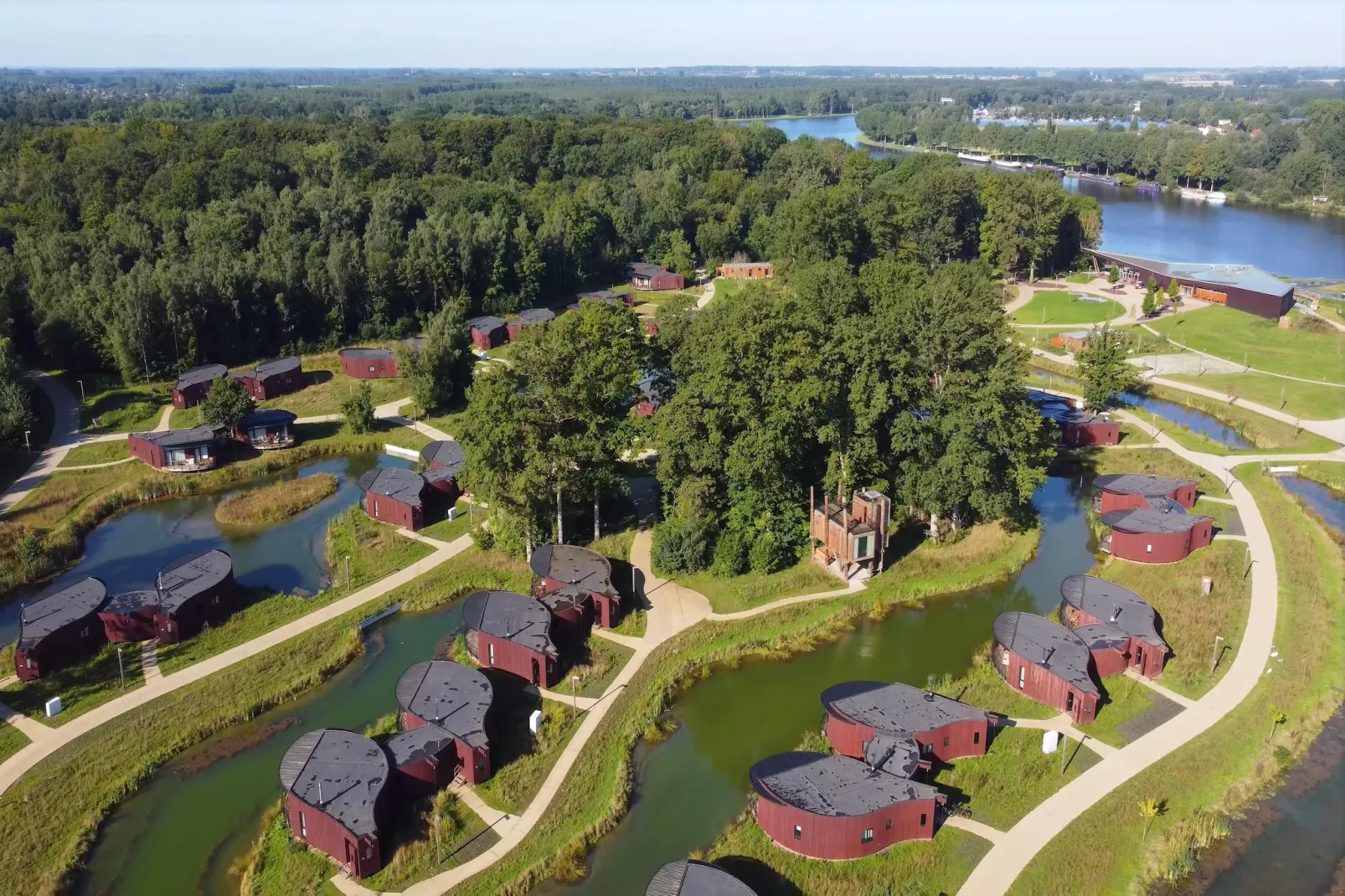 The Large Lake House by YourNature-Areas summer 1km