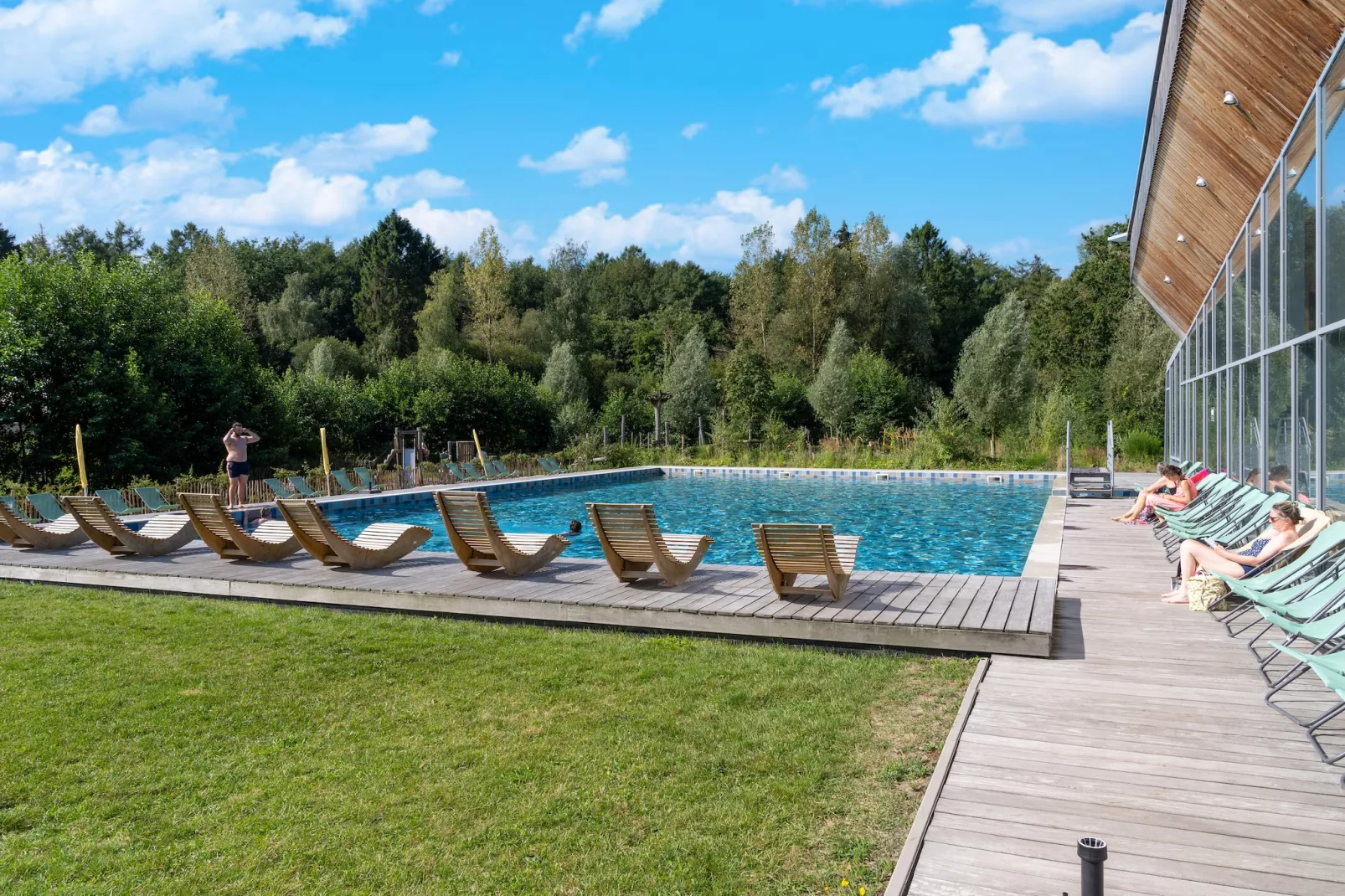The Easy Accessible Leaf by YourNature-Pool