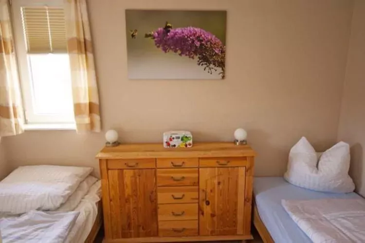 Kapitänshaus Gartendeck 64 qm Nr 451-Bedroom