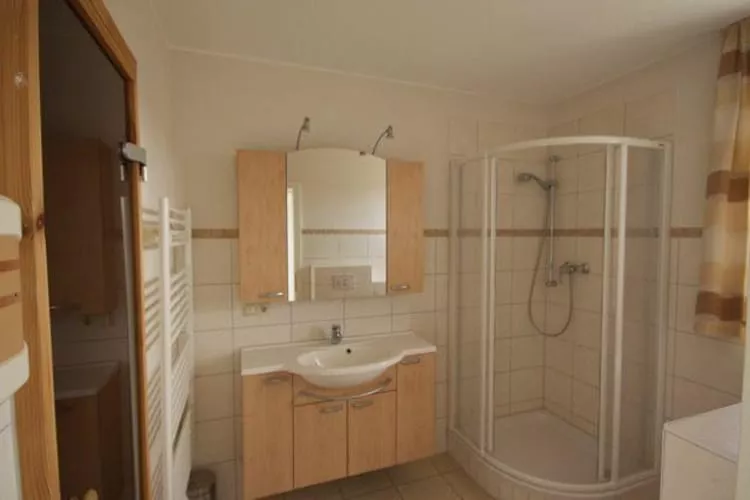 Kapitänshaus Gartendeck 64 qm Nr 451-Bathroom