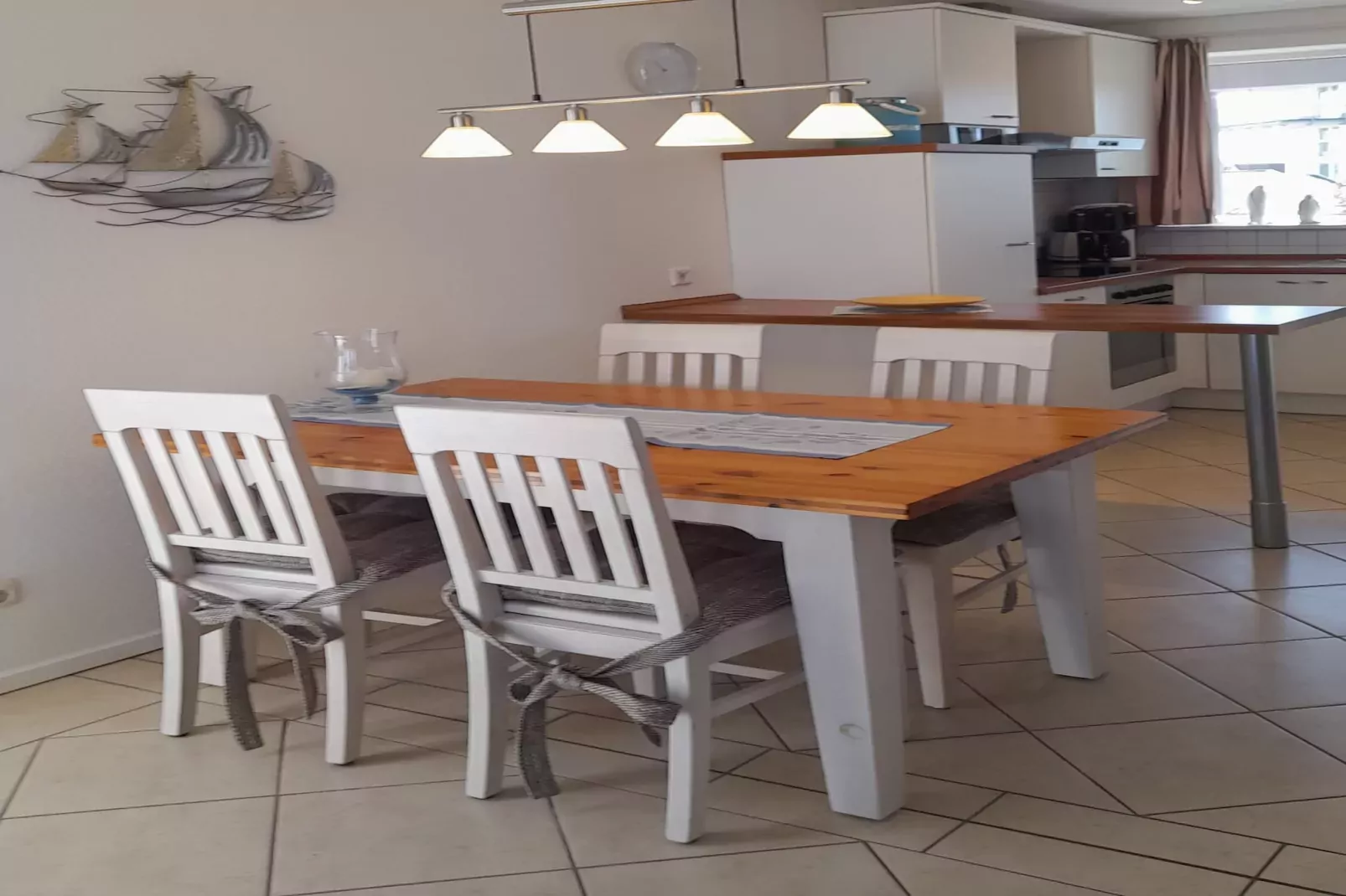 Mitteldeck 434-Dining room
