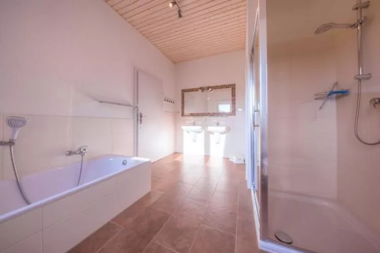 Kondor 253-Bathroom
