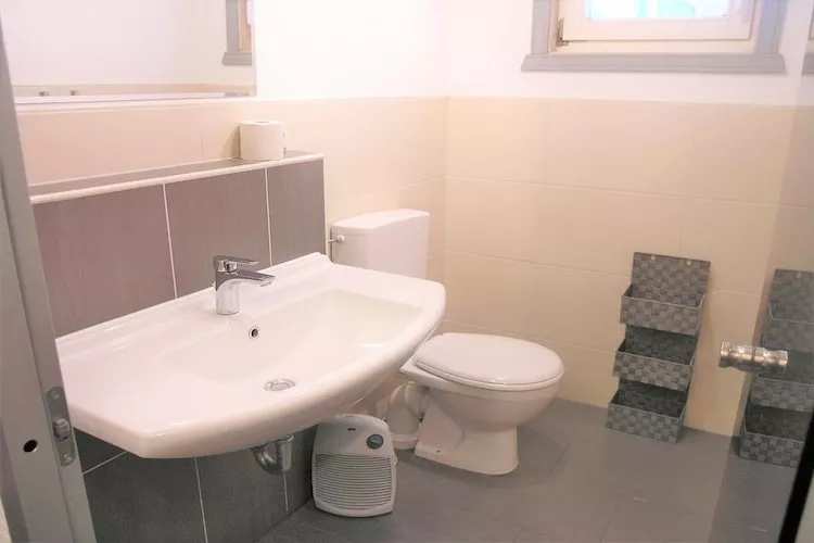 Kranich 244-Bathroom