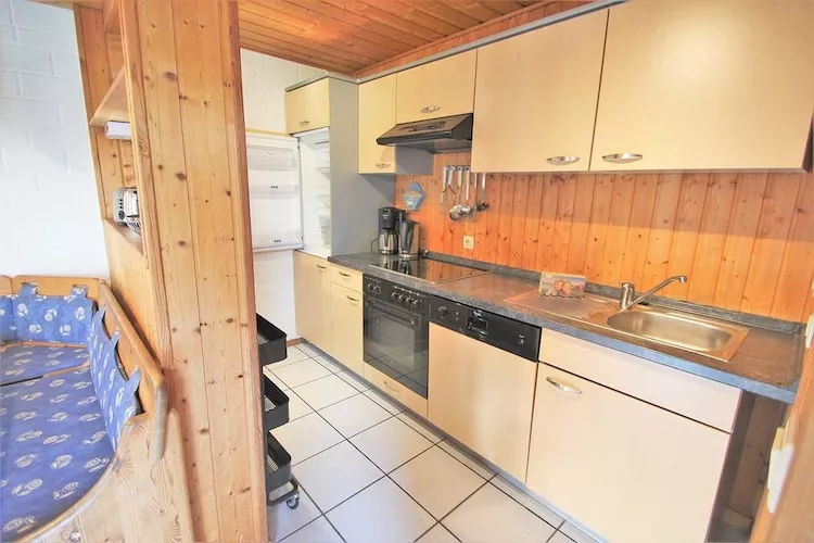 Reiher 24-Kitchen