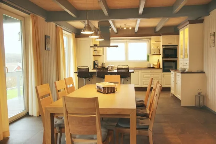 Schwan 290-Dining room