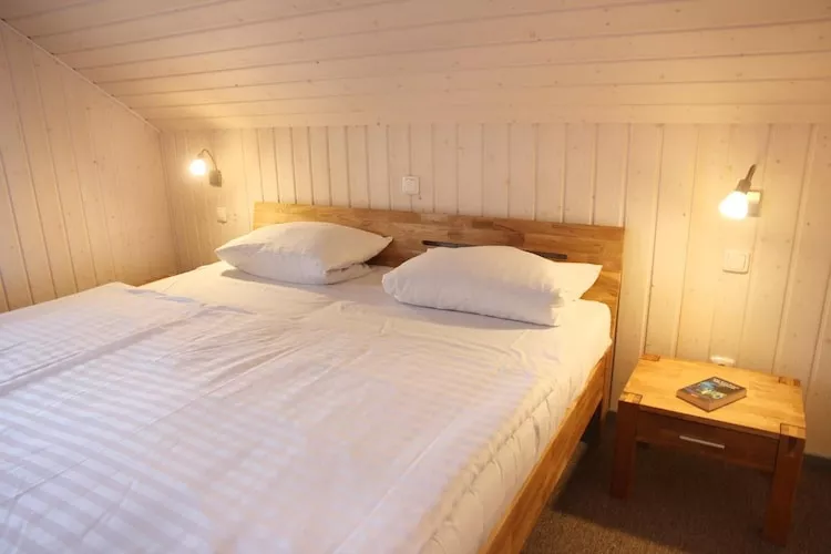 Schwan 290-Bedroom