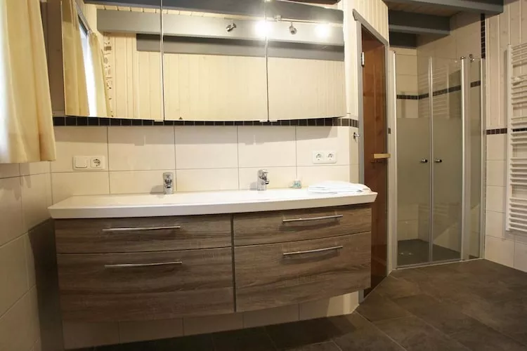 Schwan 290-Bathroom