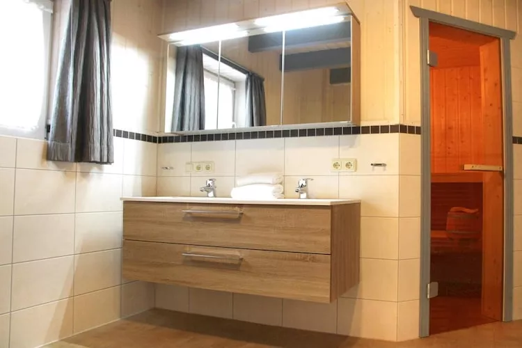 Schwan 291-Bathroom