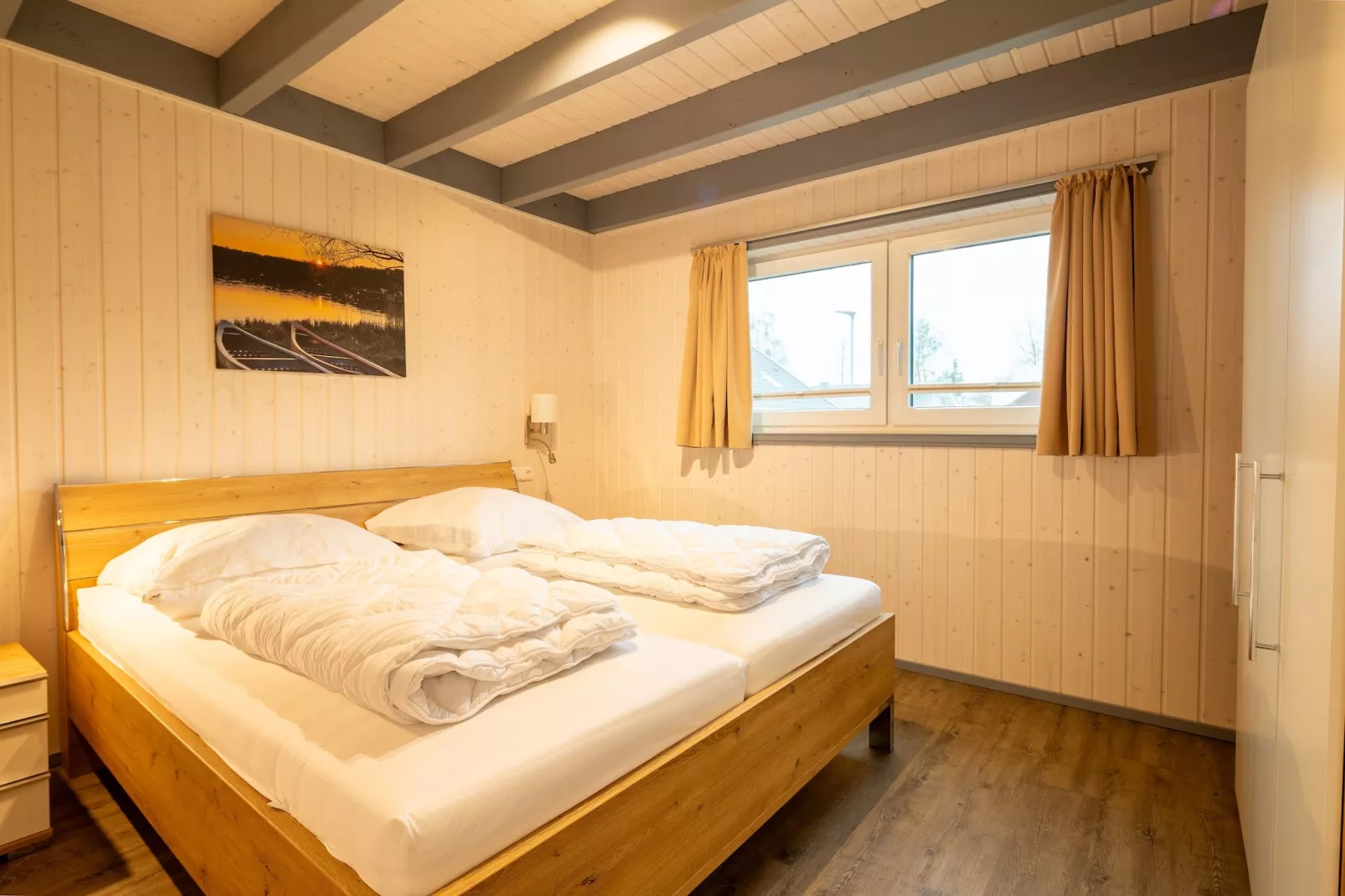 Schwan 307-Bedroom
