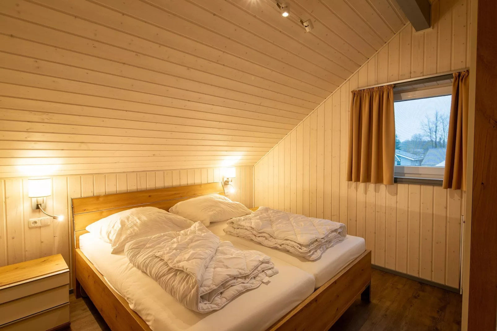 Schwan 307-Bedroom