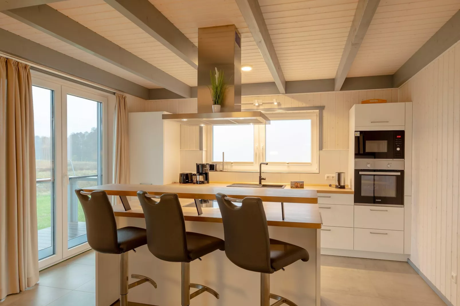 Schwan 308-Dining room