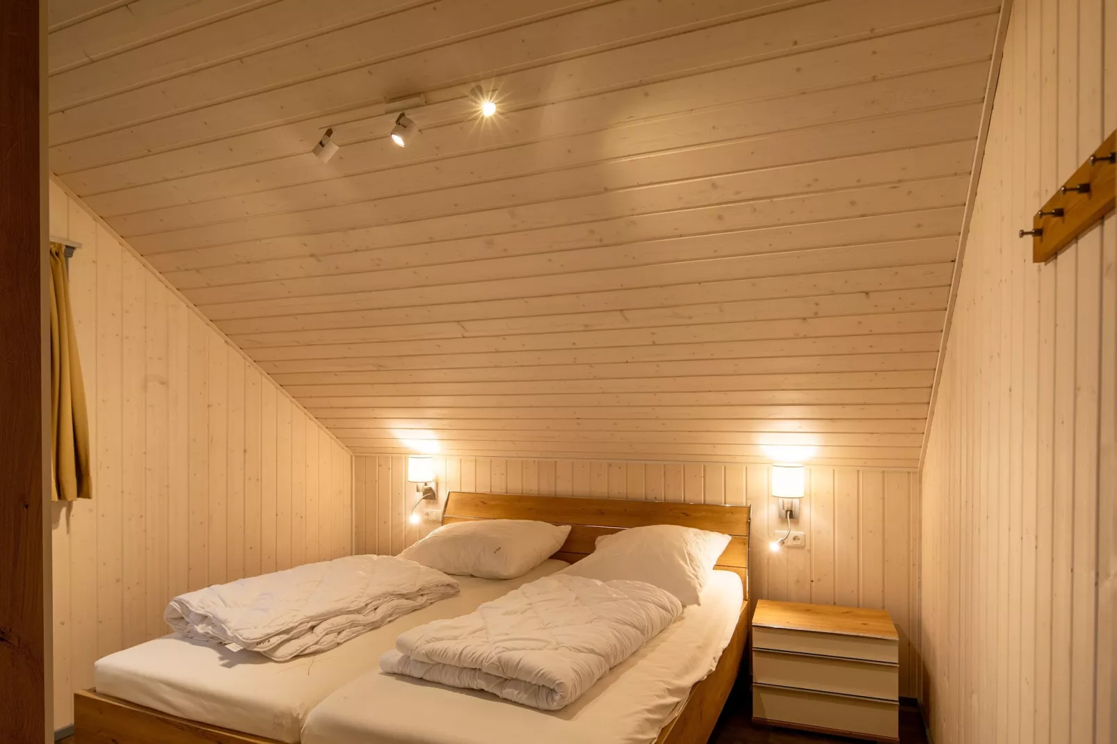Schwan 308-Bedroom