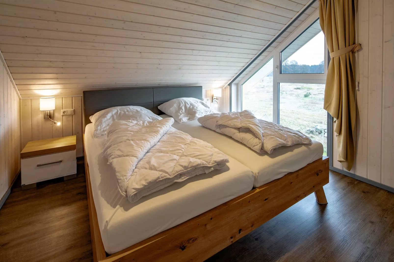 Schwan 311-Bedroom