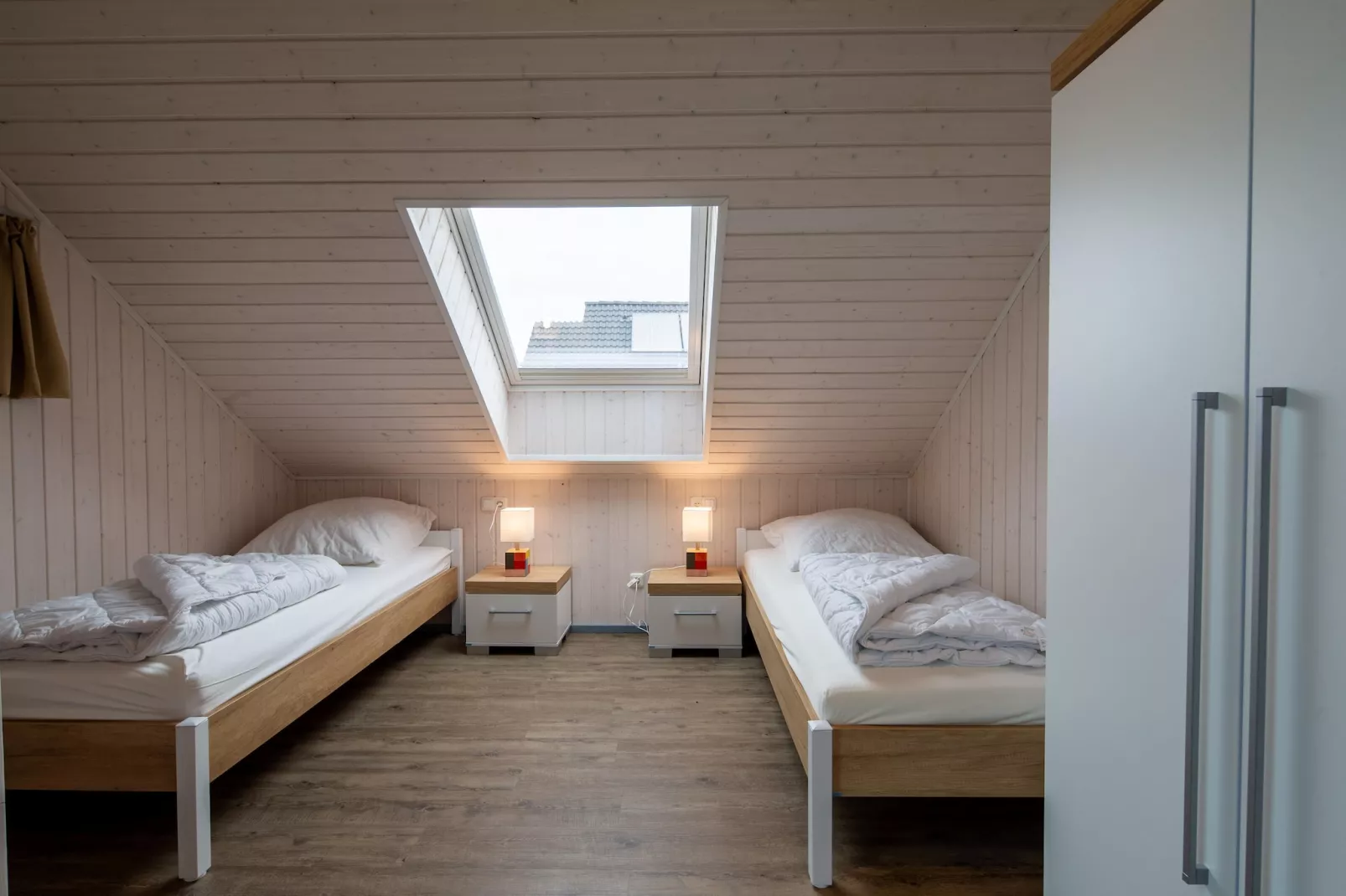 Schwan 311-Bedroom