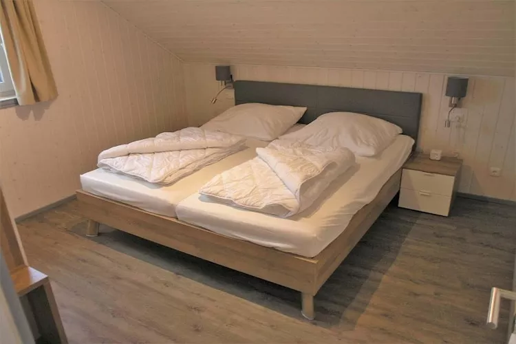 Schwan 312-Bedroom