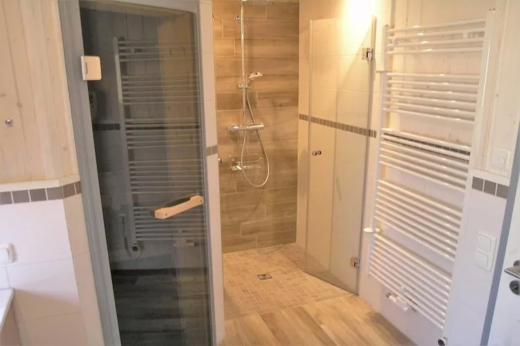 Schwan 312-Bathroom