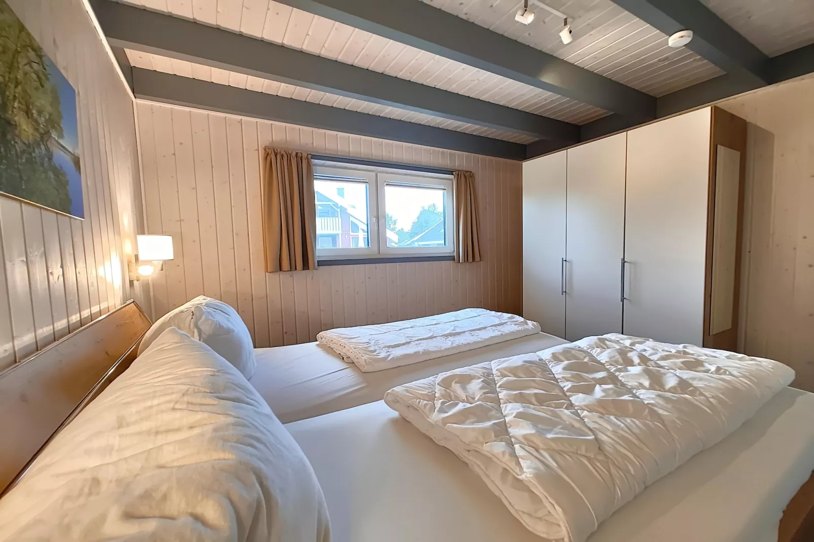 Schwan 315-Bedroom