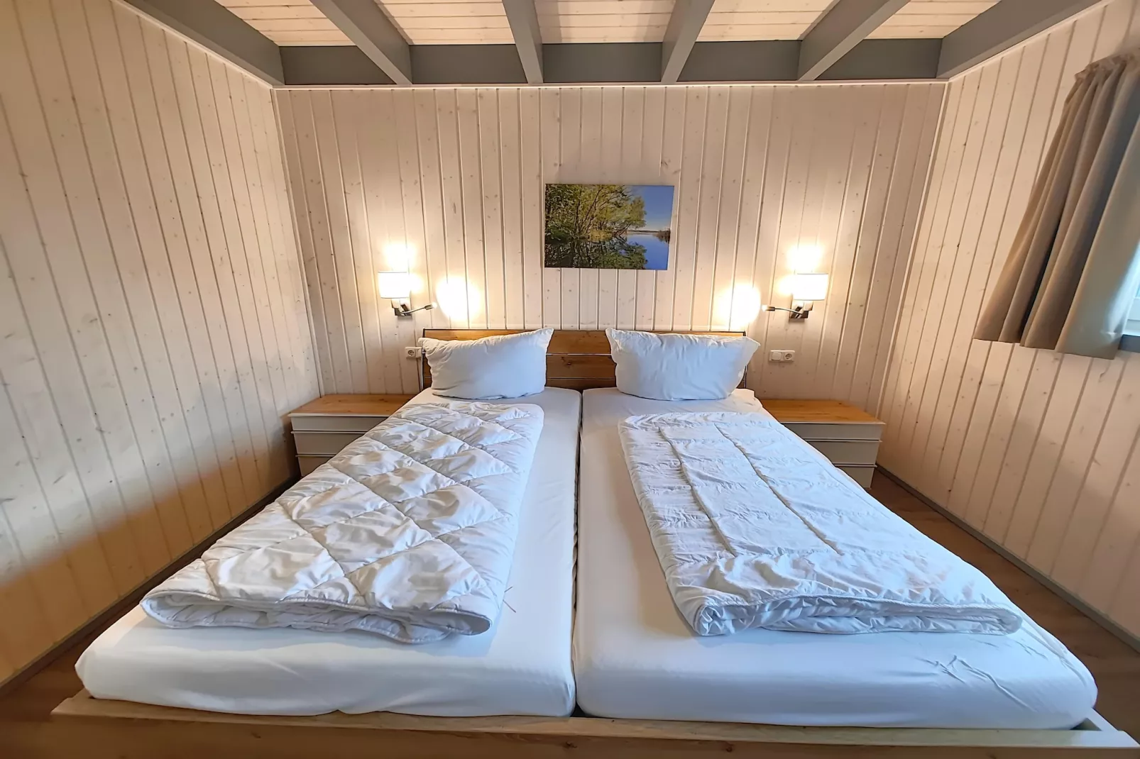 Schwan 315-Bedroom