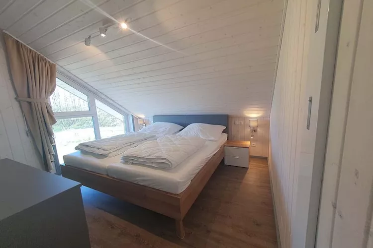 Schwan 316-Bedroom