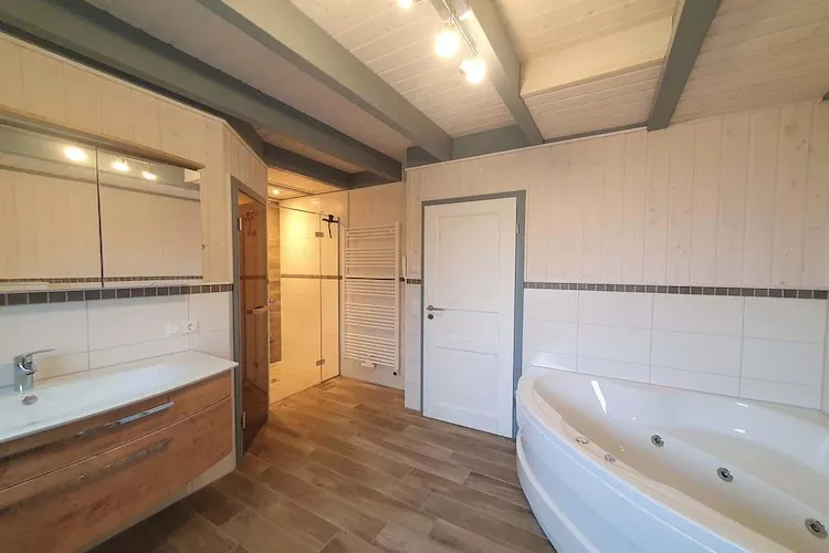 Schwan 316-Bathroom