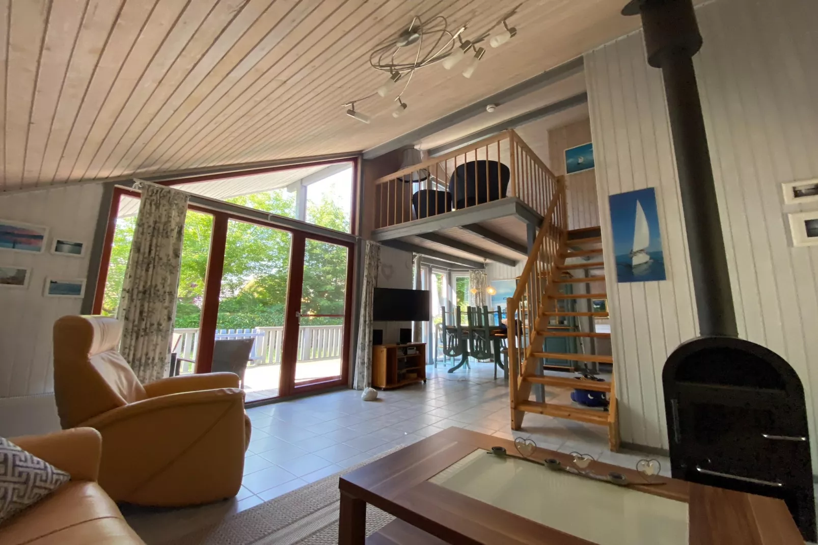 FH Wildgans Comfort mit Sauna & Kaminofen 81 qm 85-Living room
