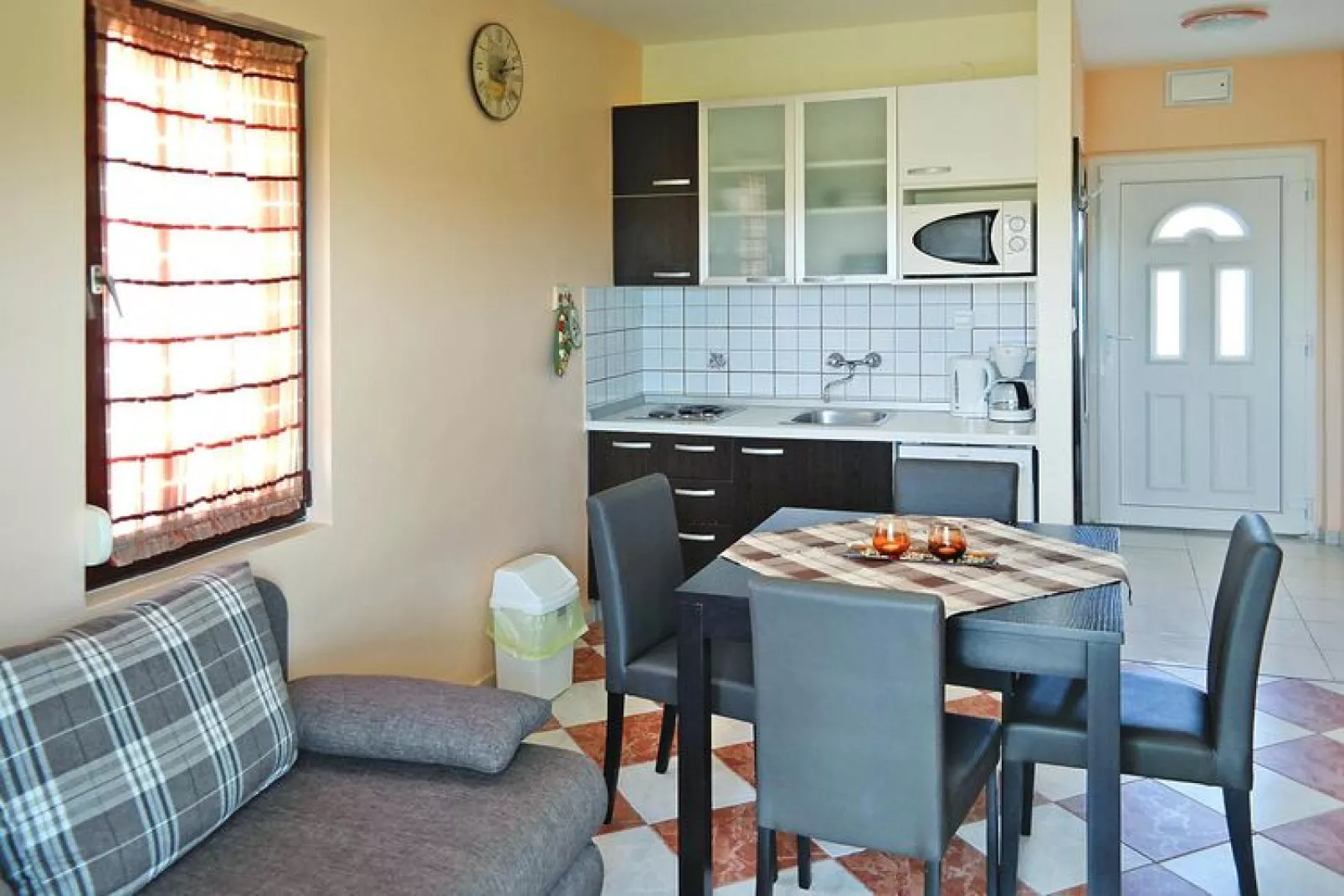 Apartments Lug Privlaka A4 plus1 ca 40 qm  with 5 persons-Kitchen