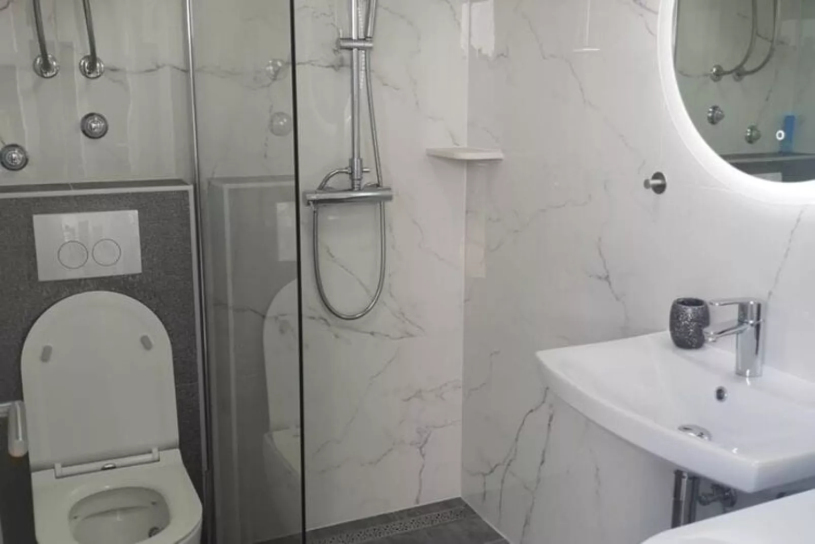 Apartments Lug Privlaka A4 plus1 ca 40 qm  with 5 persons-Bathroom