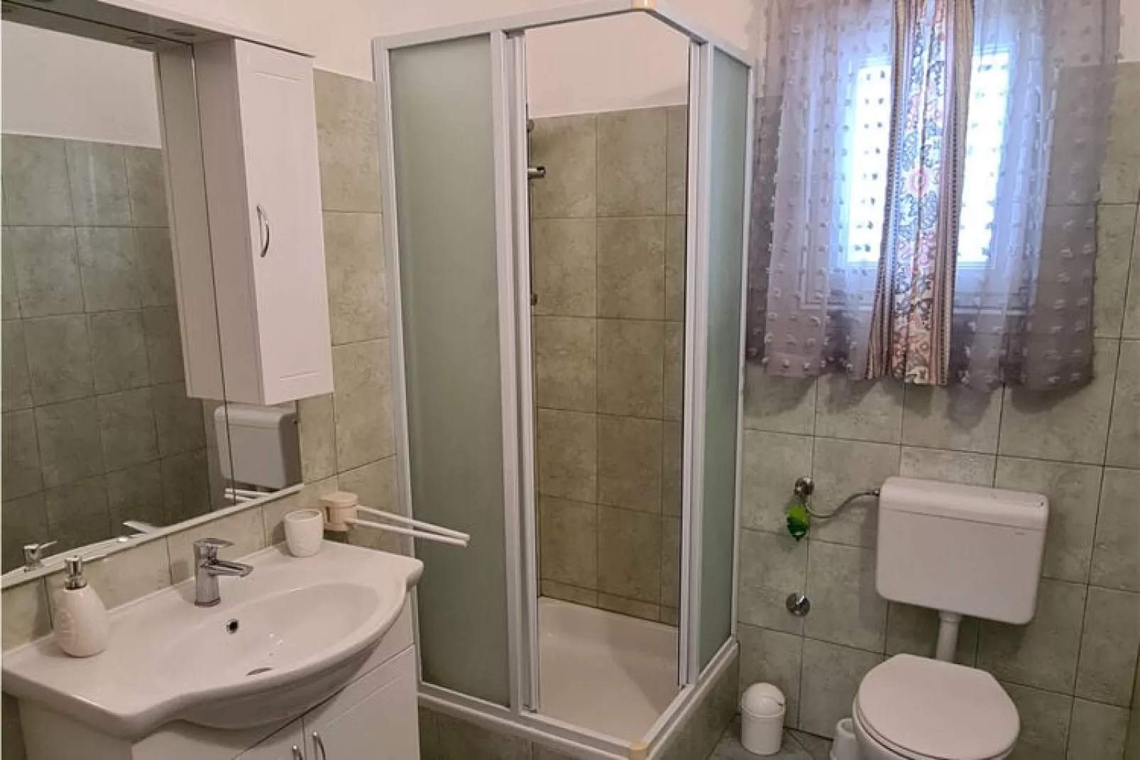 A6 - Apartments Ljilja PrivlakaA6 ca 60 qm bei Belegung mit 1-4 Pers-Badezimmer