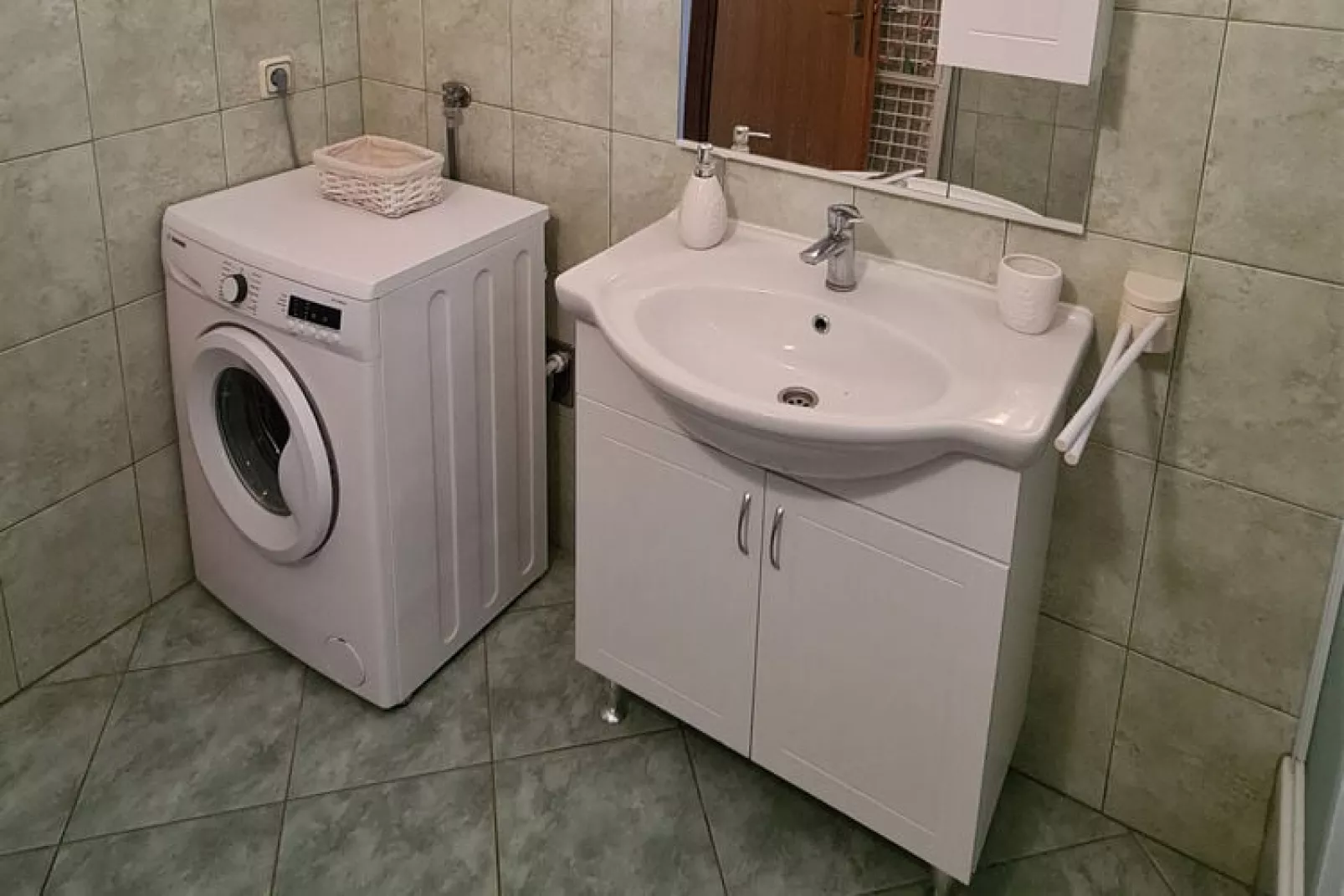A6 - Apartments Ljilja PrivlakaA6 ca 60 qm bei Belegung mit 1-4 Pers-Badezimmer