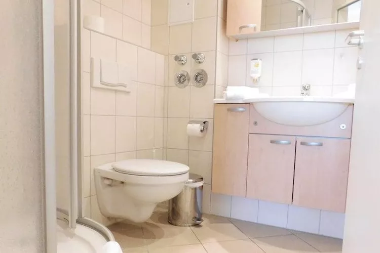 Schneeeule 223-Bathroom