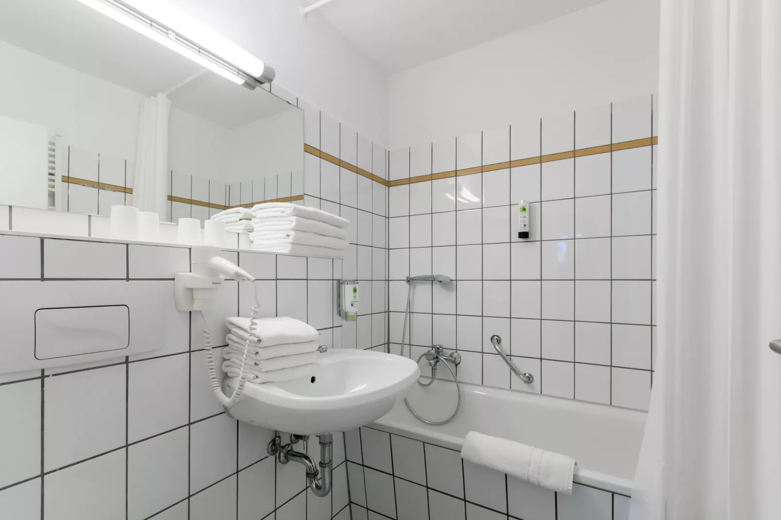 Economy Twin-Apartment-2024 2E1K-Bathroom