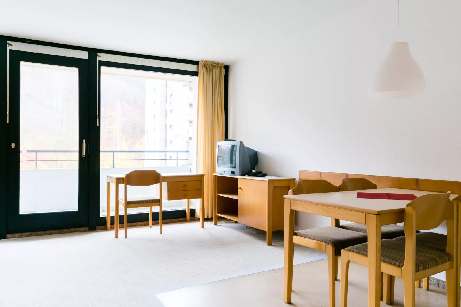 Economy Twin-Apartment-2024 2E2K-Living room