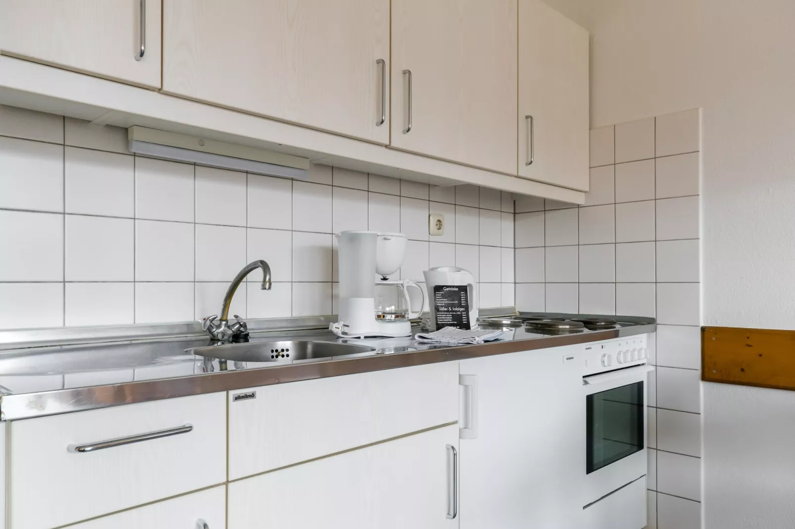 Economy Twin-Apartment-2024 2E2K-Kitchen