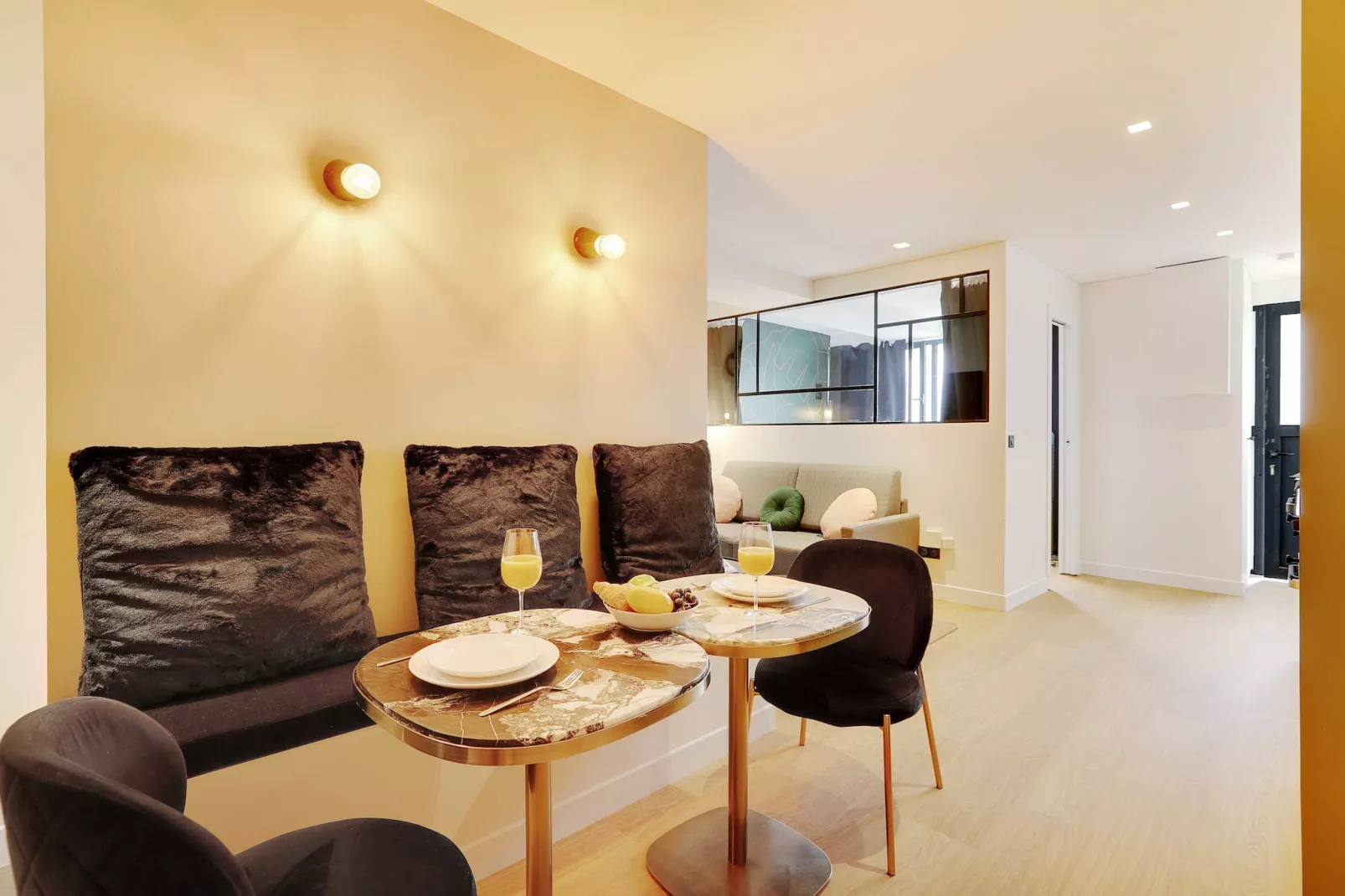 EC-1-PELEE-G-Dining room