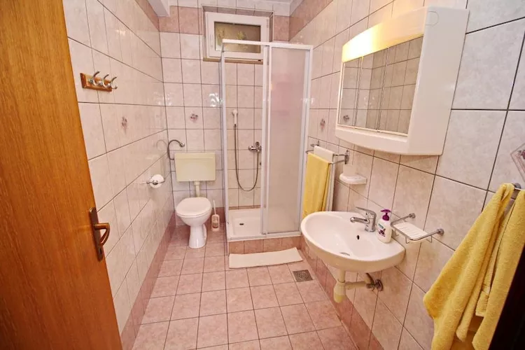 Apartments Veselka, Lumbarda - One Bedroom Apartment with Terrace and Garden View (Apt 2)-Bathroom