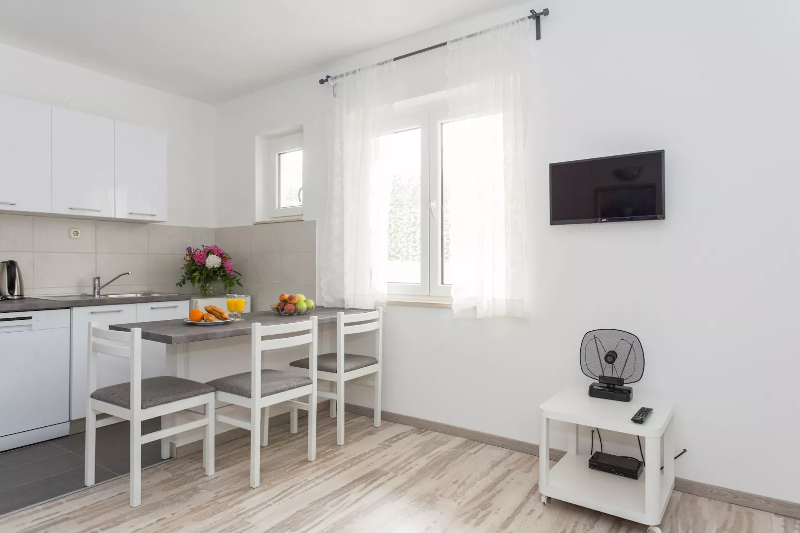 Apartments Oleander Sea View - One Bedroom Apartment with Terrace and Sea View (Mali)-Dining room