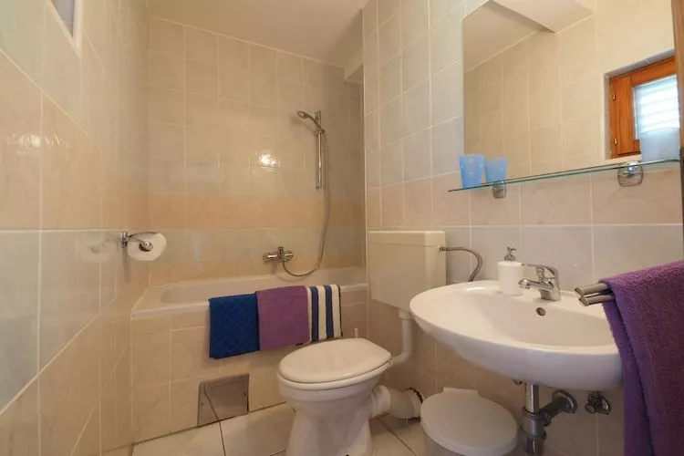 Apartments & Room Eva Slano - Two Bedroom Apartment with Terrace and Sea View (Veliki)-Badezimmer