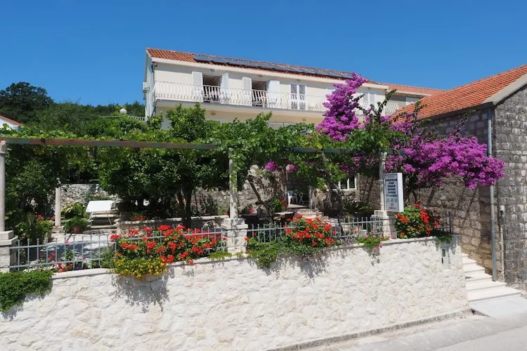 Apartments & Room Eva Slano - Two Bedroom Apartment with Terrace and Sea View (Veliki)-Im Freien