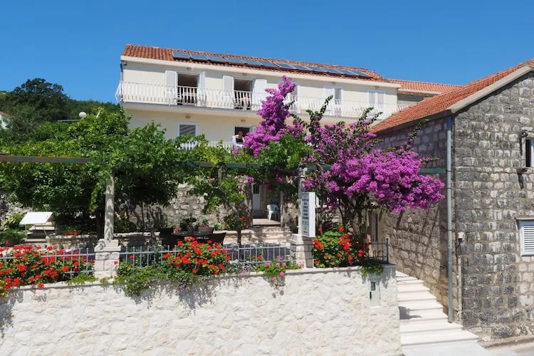 Apartments & Room Eva Slano - Two Bedroom Apartment with Terrace and Sea View (Veliki)-Im Freien
