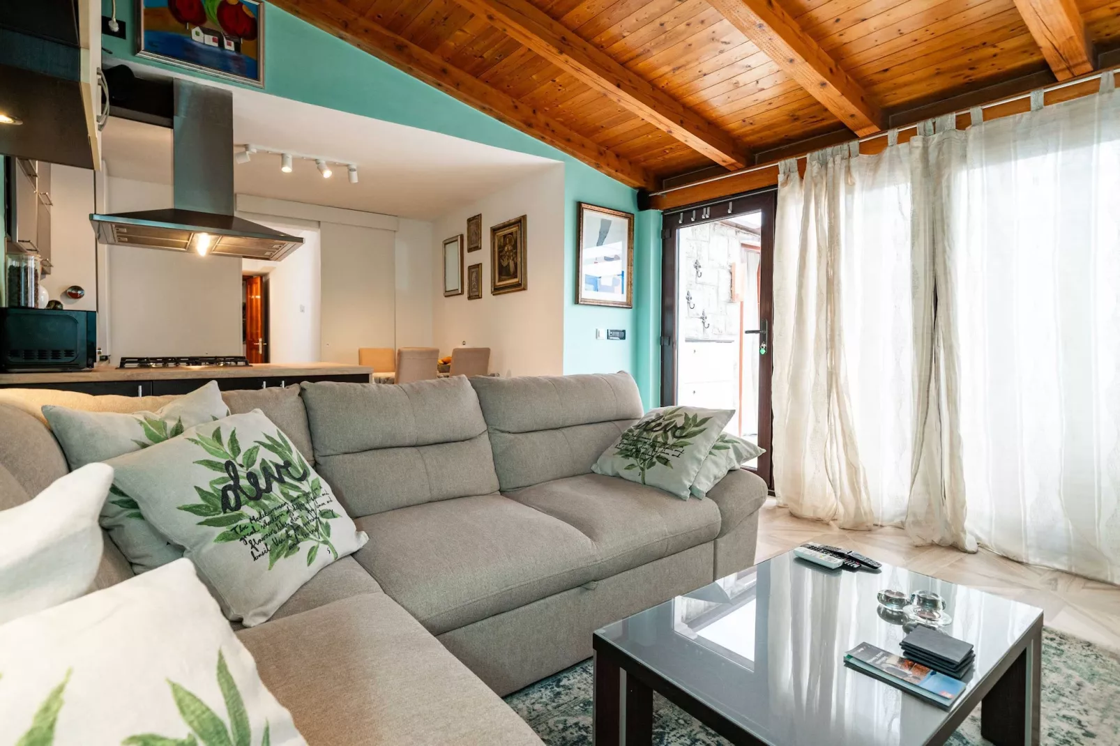 Apartment & Room Sunset Beach - One Bedroom Apartment with Terrace and Garden View-Living room