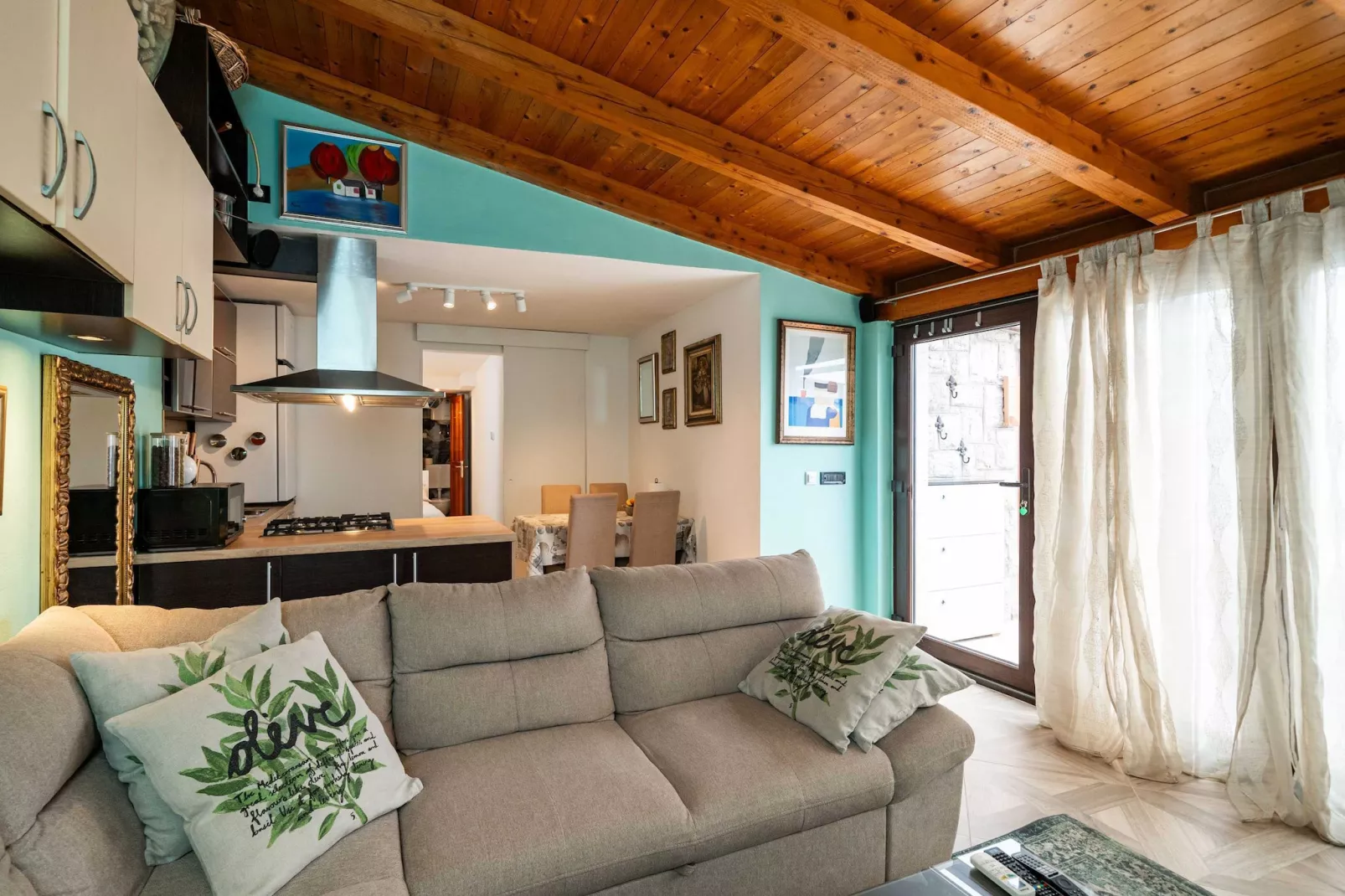 Apartment & Room Sunset Beach - One Bedroom Apartment with Terrace and Garden View-Living room