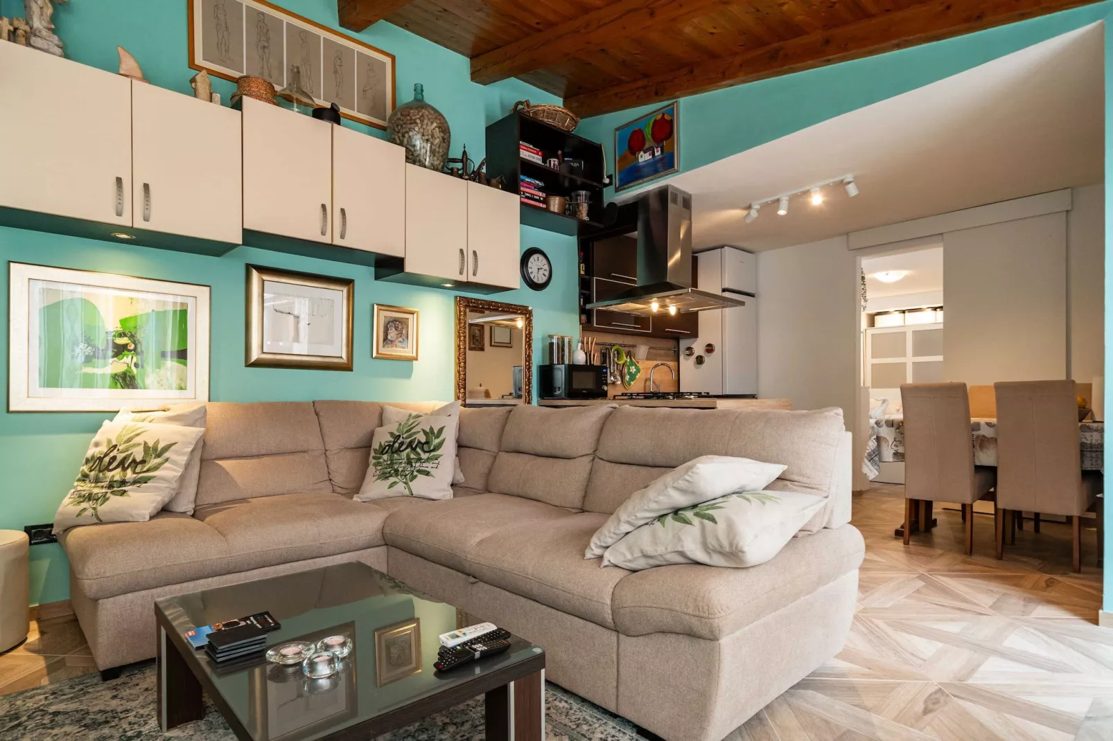 Apartment & Room Sunset Beach - One Bedroom Apartment with Terrace and Garden View-Living room
