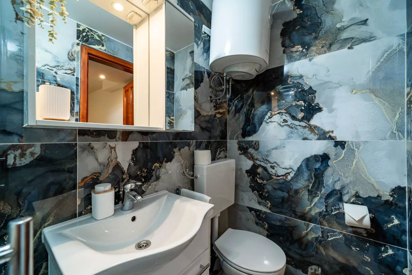Apartment & Room Sunset Beach - One Bedroom Apartment with Terrace and Garden View-Bathroom