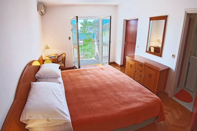 Apartments Sipa - Garden One Bedroom Apartment with Balcony and Partial Sea View (Apartman C)-Bedroom